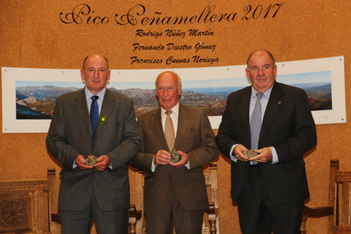 LOS PREMIOS PICO PEÑAMELLERA RECUERDAN AL CRONISTA OFICIAL CECILIO FERNÁNDEZ TESTÓN