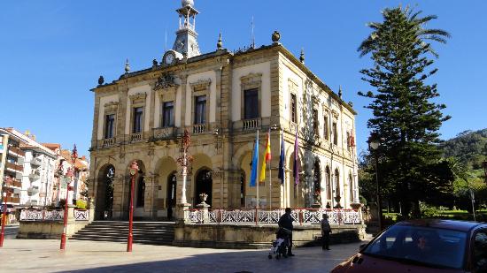 APROBACIÓN DEFINITIVA DEL REGLAMENTO PARA EL CRONISTA DE VILLAVICIOSA (ASTURIAS)