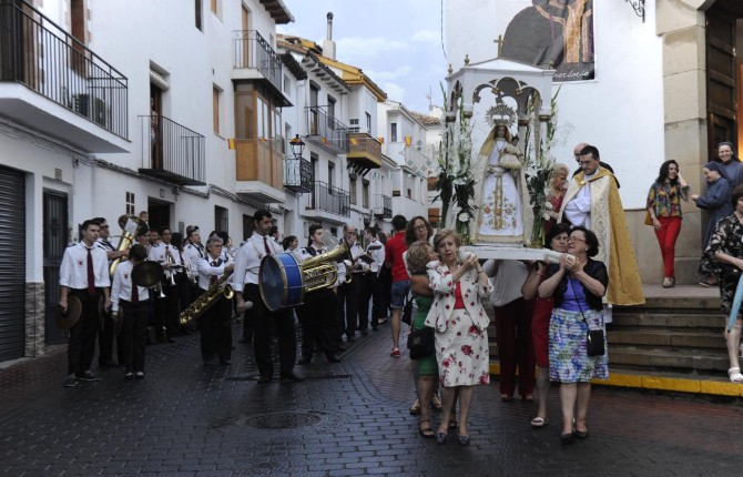 EL CIELO SE ABRE PARA ACARICIAR A LA VIRGEN DE LA “HEREDÁ” • EL MAL TIEMPO DIO UN RESPIRO A LOS VECINOS EN EL DÍA MÁS GRANDE DE LAS FIESTAS