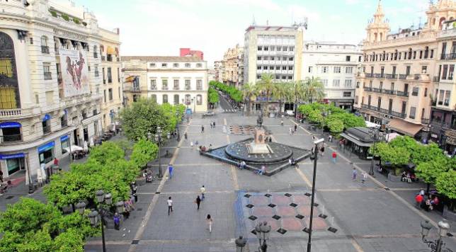 LA PLAZA DE LAS TENDILLAS • LUGAR DE ENCUENTROS Y ENTRETENIMIENTOS