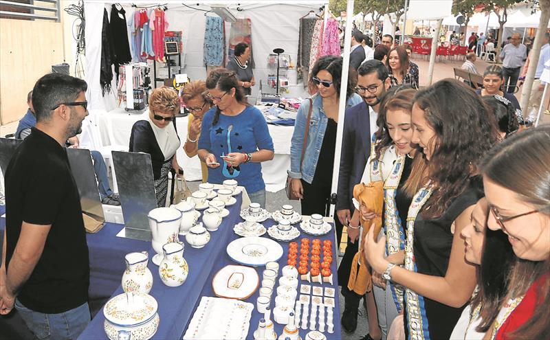 LA FIRA DEL COMERÇ DE L’ALCORA (CASTELLÓN) EXHIBE SUS MEJORES PRODUCTOS • EL MUNICIPIO OFRECE TAMBIÉN LA FIRA DEL MUSSOL, QUE ABRE SUS PUERTAS ESTA MAÑANA