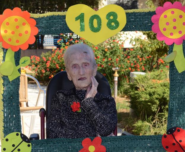 ANA CORTÉS, MÁS DE CIEN AÑOS DE VIVENCIAS • VECINA DE BADAJOZ Y UNA DE LAS ESPAÑOLAS MÁS LONGEVAS