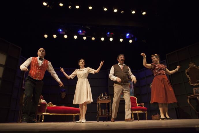 AHOLA NO ES DE LEÍL