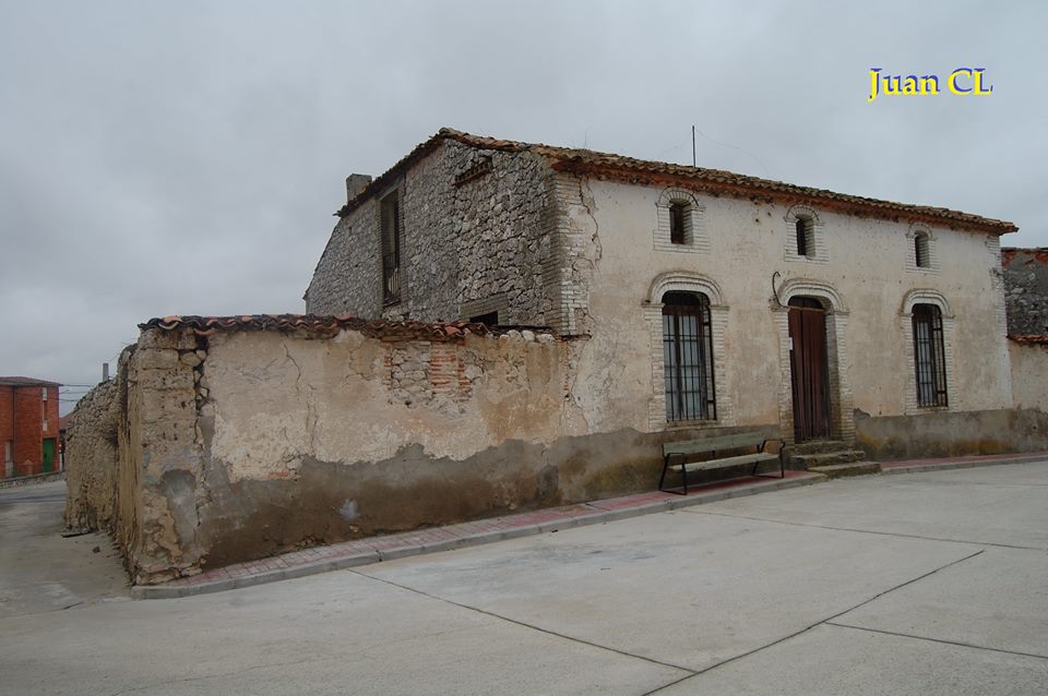 SALUDO FUENTEPIÑELANO 1316. SALE A SUBASTA LA CASA CURATO DEL PUEBLO