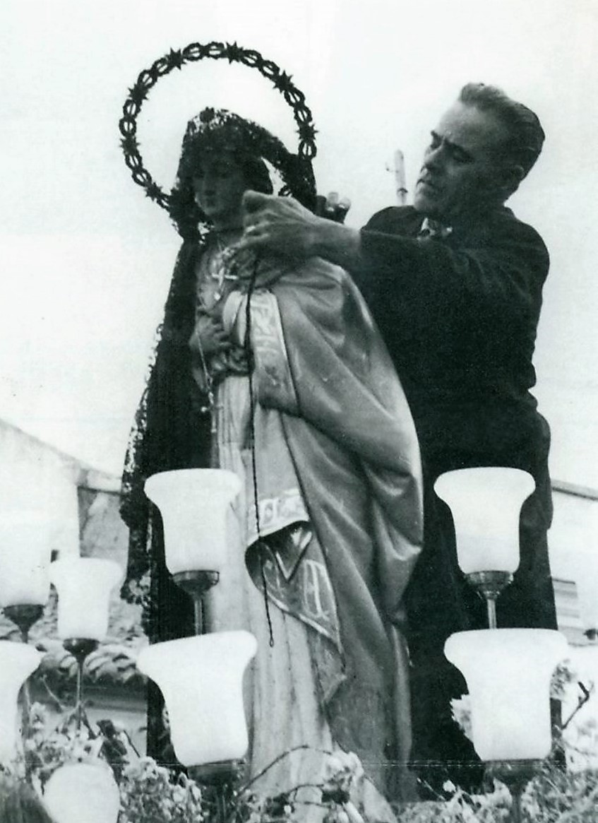 ¿QUIÉN TIRA DE LA MANTA, MANTILLA O MANTÓN?