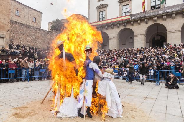 LAS LAVANDERAS RESCATAN LA FIGURA FEMENINA DE ‘LA FEBRERA’