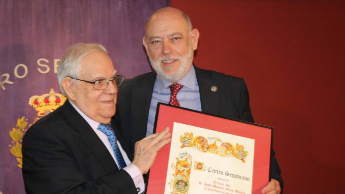 EL CENTRO SEGOVIANO TRIBUTA UN HOMENAJE PÓSTUMO A JOSÉ MANUEL MAZA