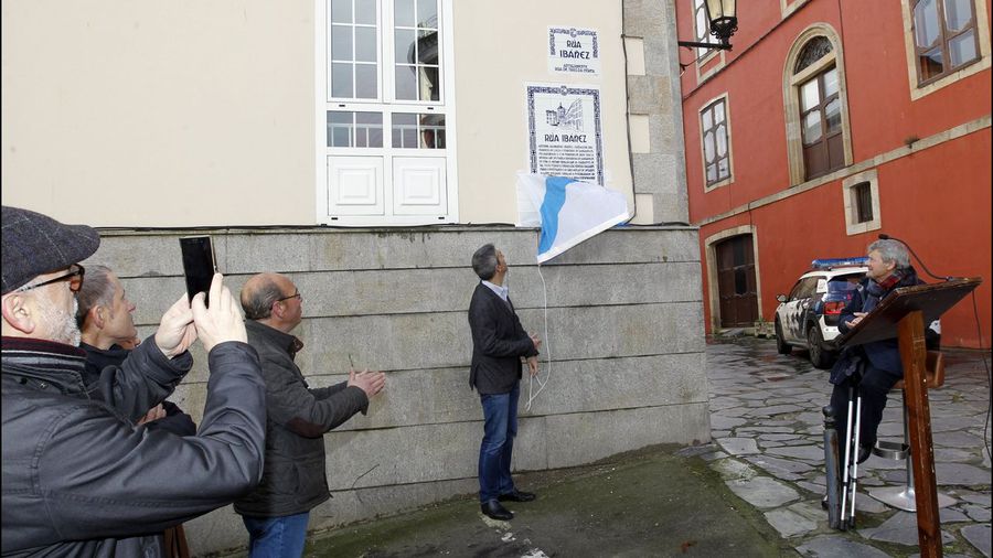 ACTO PÚBLICO EN RIBADEO (LUGO) PARA PRESENTAR LOS RECORRIDOS HISTÓRICOS POR EL CASCO URBANO