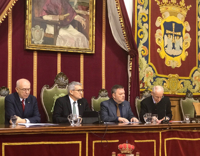 EL RECTOR GARCÍA ARIAS PRESENTA UNA UNIVERSIDAD DE OVIEDO COMPROMETIDA CON LA CULTURA