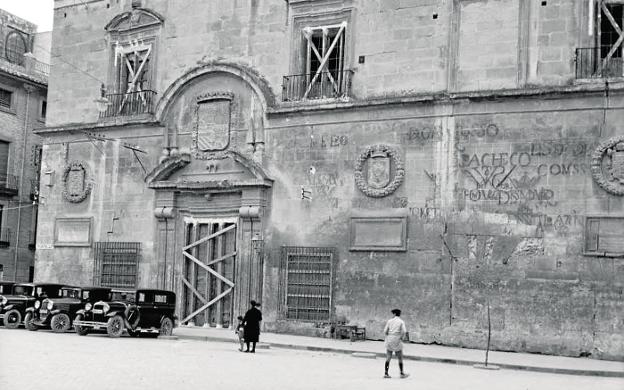 SEIS CORONAS EN UN PENDÓN… QUE PESABA UN QUINTAL