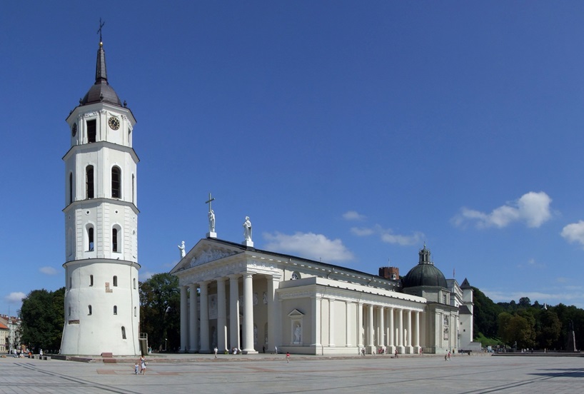 “LITUANIA: ESENCIA EUROPEA” (LAS BROZAS – CÁCERES)