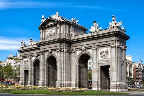 ANTONIA CARLOS, MIGUEL MENDOZA, SERGIO GARCÍA, WALTER HERRERA, MARÍA ROSA GONZÁLEZ Y ROCÍO FLORES, DISTINGUIDOS POR LOS AMIGOS DEL ARTE DE MADRID