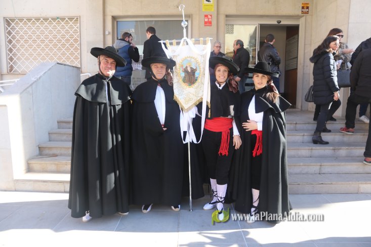 SAN ANTONIO EN ALCORA (CASTELLÓN) CON RÉCORD DE HOGUERAS, 8.000 PRIMS Y LA RECUA Y LOS CABALLOS COMO PROTAGONISTAS