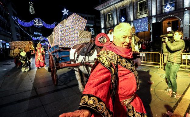 LA CABALGATA DE REYES MAGOS DE AVILÉS (ASTURIAS) ESTRENA DOS ESPECTÁCULOS DE ANIMACIÓN • SUS MAJESTADES LLEGARÁN MAÑANA EN BARCO A LAS SEIS DE LA TARDE PARA RECORRER LA CIUDAD DESDE EL QUIRINAL UNA HORA DESPUÉS
