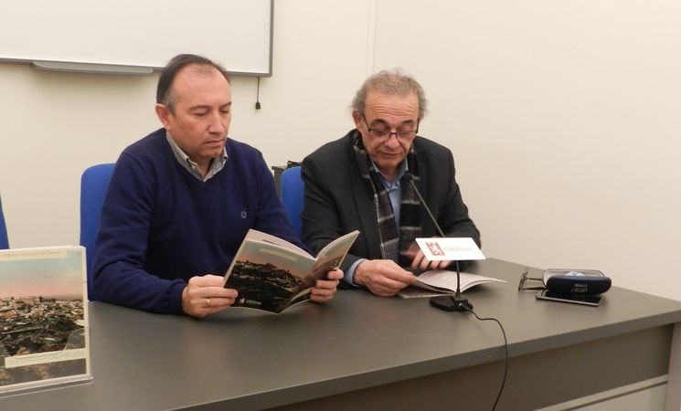 PUBLICACIÓN CON DOCUMENTOS DEL MES EXPUESTOS EN 2018 EN EL PALACIO DE LA ISLA DE CÁCERES • HA ESTADO EL ARCHIVERO MUNICIPAL Y CRONISTA OFICIAL DE CÁCERES, FERNANDO JIMÉNEZ BERROCAL