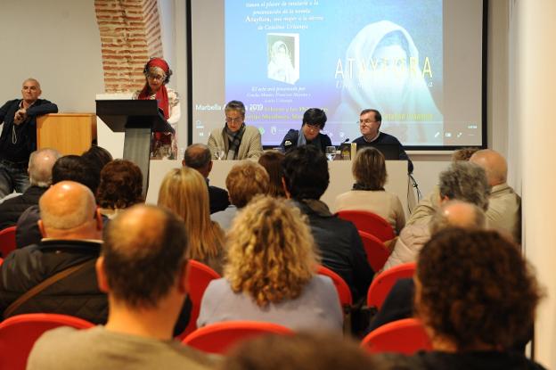LA HISTORIADORA CATALINA URBANEJA, CRONISTA OFICIAL DE ISTÁN (MÁLAGA), PRESENTA SU PRIMERA NOVELA