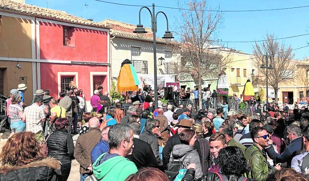 LAS CUADRILLAS SE ADUEÑAN DE EL BERRO (ALHAMA DE MURCIA)