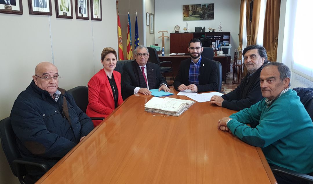 MANUEL BADENES FRANCH DONA UNOS DOCUMENTOS DEL SIGLO XVIII A L’ALCORA (CASTELLÓN) • EL ARCHIVO CEDIDO POR EL HIJO PREDILECTO DE LA VILA DEMUESTRA LA EXISTENCIA DE LA FONT NOVA DESDE 1754