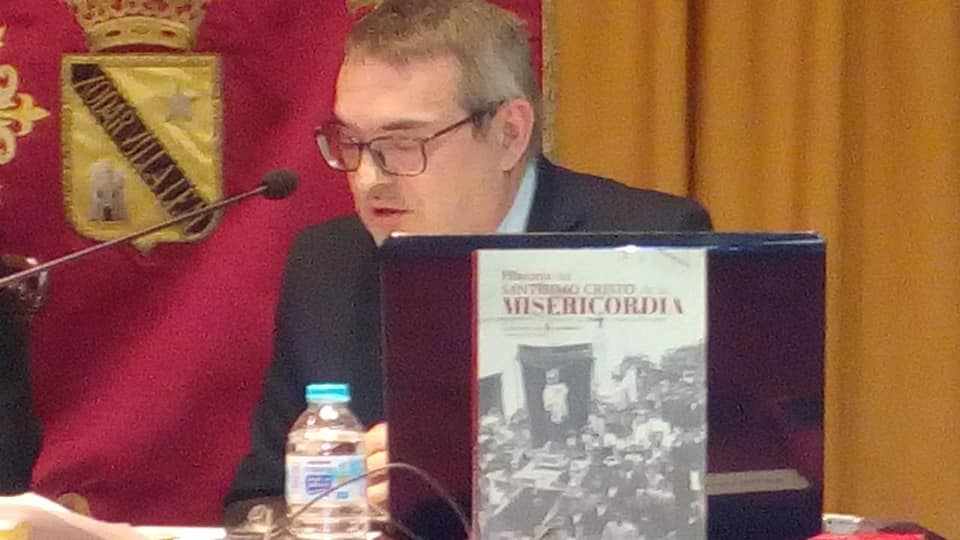 UNA NOCHE INOLVIDABLE EN LA PRESENTACIÓN DE MI NUEVO LIBRO TITULADO «HISTORIA DEL SANTÍSIMO CRISTO DE LA MISERICORDIA. LA DEVOCIÓN AL COPATRONO DE JÓDAR A TRAVÉS DE LOS SIGLOS»