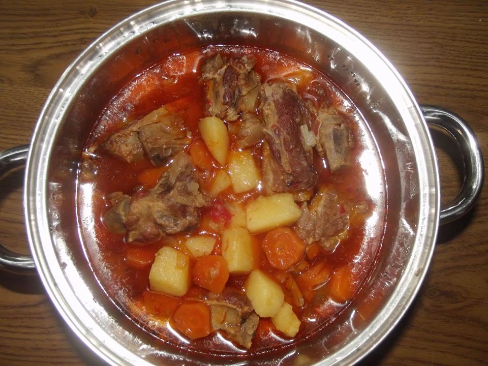 PATATINES DE TEMPORADA CON COSTILLA DE GOCHU