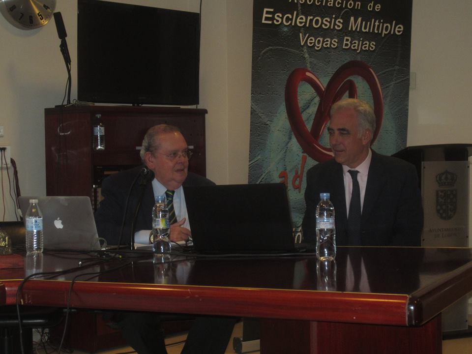 CONFERENCIA “LA ESCLEROSIS MÚLTIPLE Y SU ESTUDIO A TRAVÉS DEL OJO”, DEL DOCTOR FERNÁNDEZ PERIANES