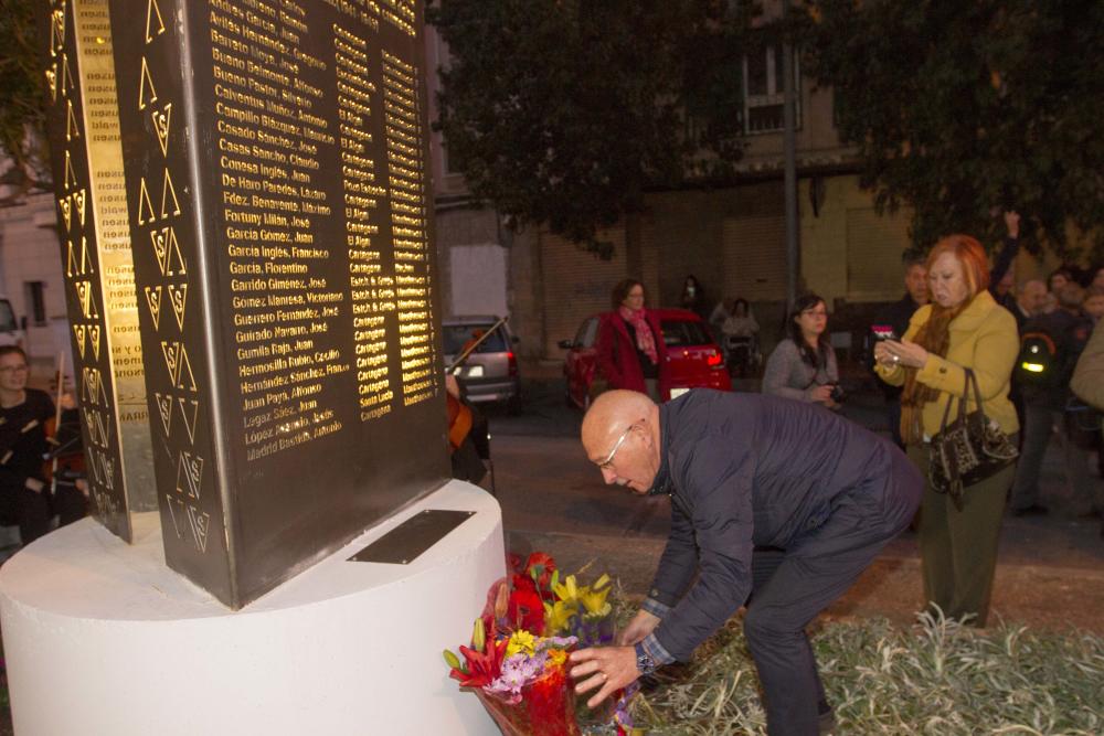 UN RECUERDO PARA LAS VÍCTIMAS DEL NAZISMO EN CARTAGENA (MURCIA) • EL AYUNTAMIENTO INAUGURA UN MONOLITO ENTRE LAS CALLES CARLOS III Y RONDA PARA HOMENAJEAR A LOS CARTAGENEROS QUE PASARON POR CAMPOS DE CONCENTRACIÓN