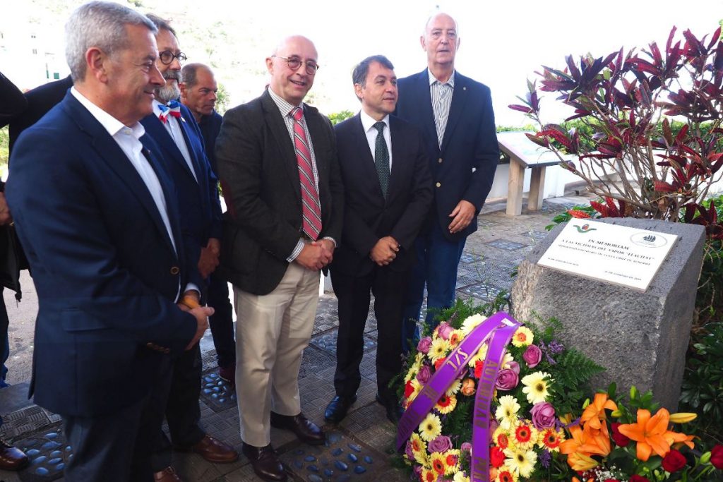HOMENAJE A LOS HÉROES DEL FLACHAT • UNA PLACA RECUERDA DESDE AYER A LAS 77 VÍCTIMAS DEL VAPOR FRANCÉS QUE NAUFRAGÓ FRENTE A LAS COSTAS DE TAGANANA (CANARIAS) HACE 121 AÑOS