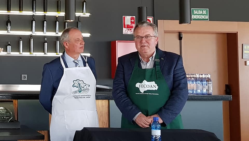LA COFRADÍA GASTRONÓMICA «ACEITES DE JAÉN» CELEBRA SU «PRIMER REMATE DE LA ACEITUNA»