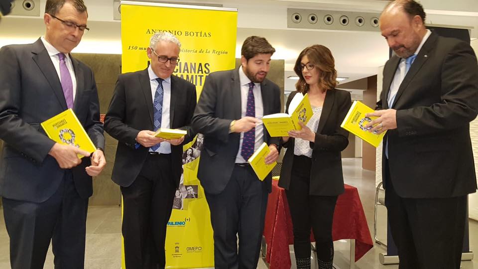 PRESENTADO EL LIBRO ‘MURCIANAS DE DINAMITA, DE ANTONIO BOTÍAS, CRONISTA OFICIAL DE MURCIA