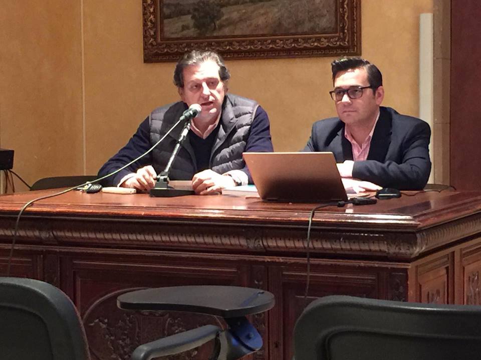 MAGNIFICA CONFERENCIA DE FRANCISCO JOSÉ PÉREZ SCHMID, CRONISTA OFICIAL DE NAVAS DE TOLOSA, ALDEAQUEMADA, SANTA ELENA Y MONTIZÓN (JAÉN)