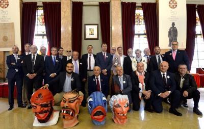 LOS HISTÓRICOS DEL ENTIERRO DE LA SARDINA NOMBRAN CABEZUDO DE HONOR A ANTONIO BOTÍAS, CRONISTA OFICIAL DE MURCIA