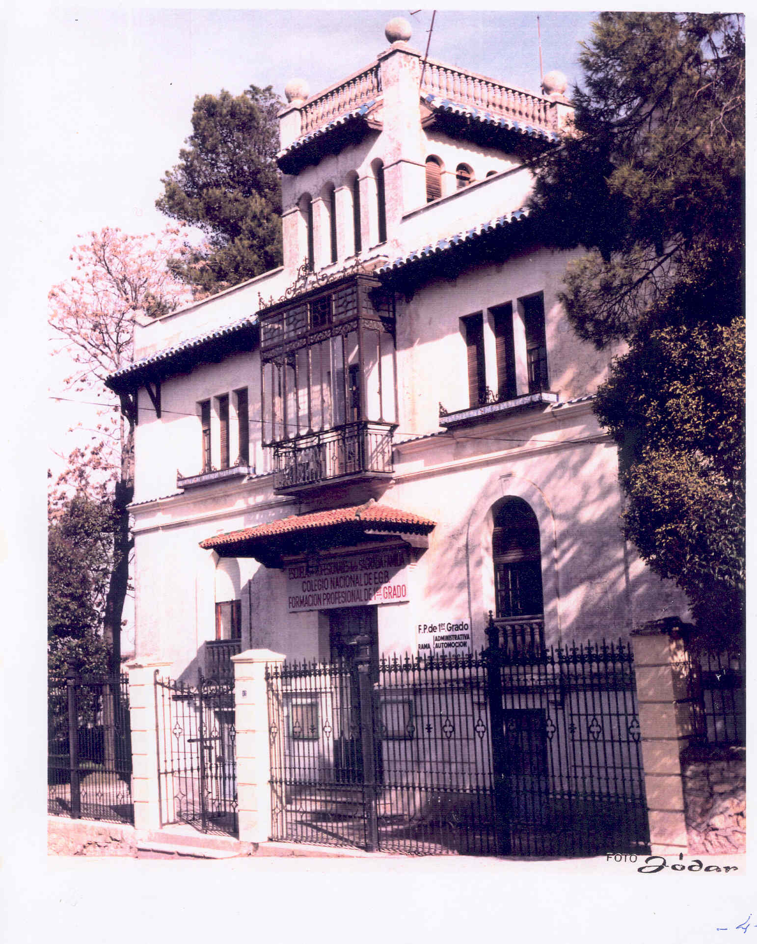 EL “CHALET BENAVIDES”: SALUD PARA EL CUERPO Y ALMA • CASA DE SALUD MUNICIPAL EN 1936- COLEGIO DE JESUITAS EN 1940 (I)