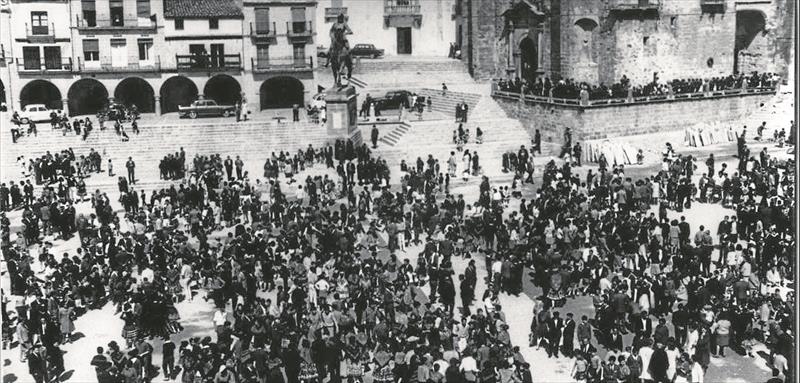 ASÍ EVOLUCIONÓ LA CELEBRACIÓN • HASTA 1952 EL SÁBADO DEL GLORIA ERA LA FIESTA MAYOR DE LA SEMANA SANTA EN TRUJILLO (CÁCERES)