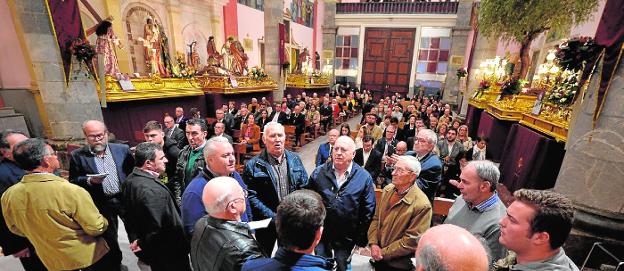 LOS AUROROS DEL CARMEN VUELVEN A CANTAR LAS SALVES AL PERDÓN