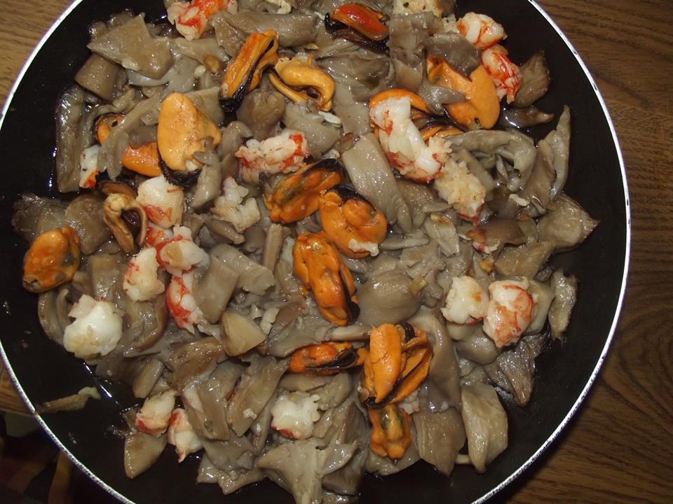 UN REVUELTÍN DE SETES Y MEJILLONINOS