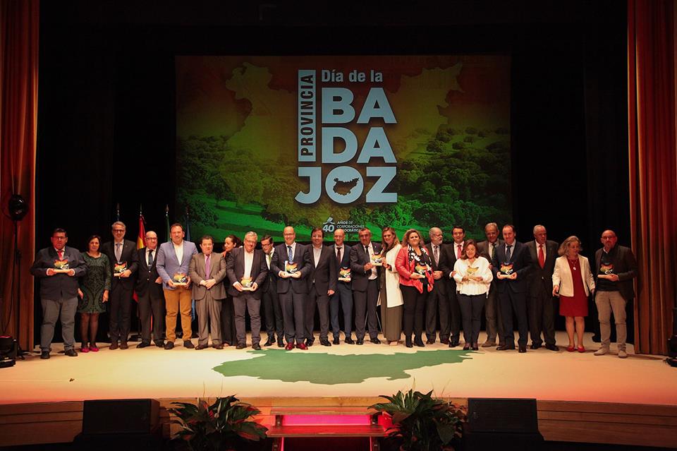 MONTIJO (BADAJOZ) ACOGIÓ AYER, EN EL TEATRO NUEVO CALDERÓN, EL II DÍA DE LA PROVINCIA