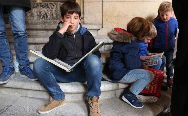 LOS LEONESES SE ZAMBULLEN EN LA FIESTA DE LAS LETRAS