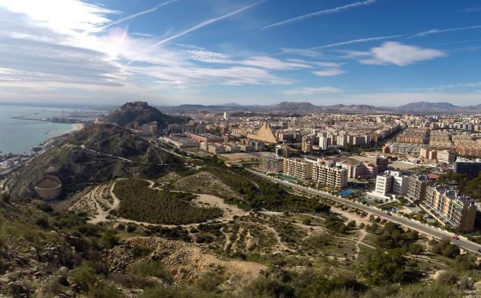 LA SERRA GROSSA DE ALICANTE, UN PARAJE DE ENSUEÑO FRENTE AL MAR