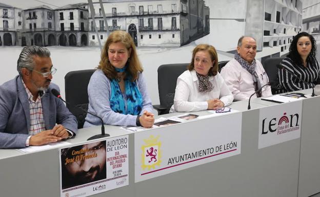 UN CONCIERTO DE JOSÉ EL FRANCÉS, ACTO CENTRAL DE CONMEMORACIÓN DEL DÍA INTERNACIONAL DEL PUEBLO GITANO EN LEÓN