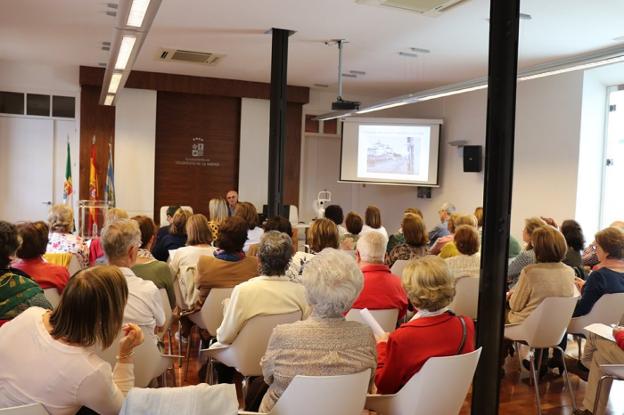 LA LAGUNA CENTRA LA SESIÓN DE ‘DESAYUNOS CON HISTORIA’ EN VILLANUEVA DE LA SERENA (BADAJOZ)