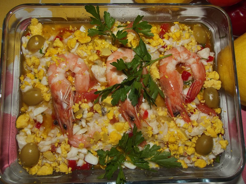 GUZMÁN EL BUENO, EL ATÚN ROJO, LA CRUZ DE MAYO Y UN RICO SALPICÓN DE CONGRIO