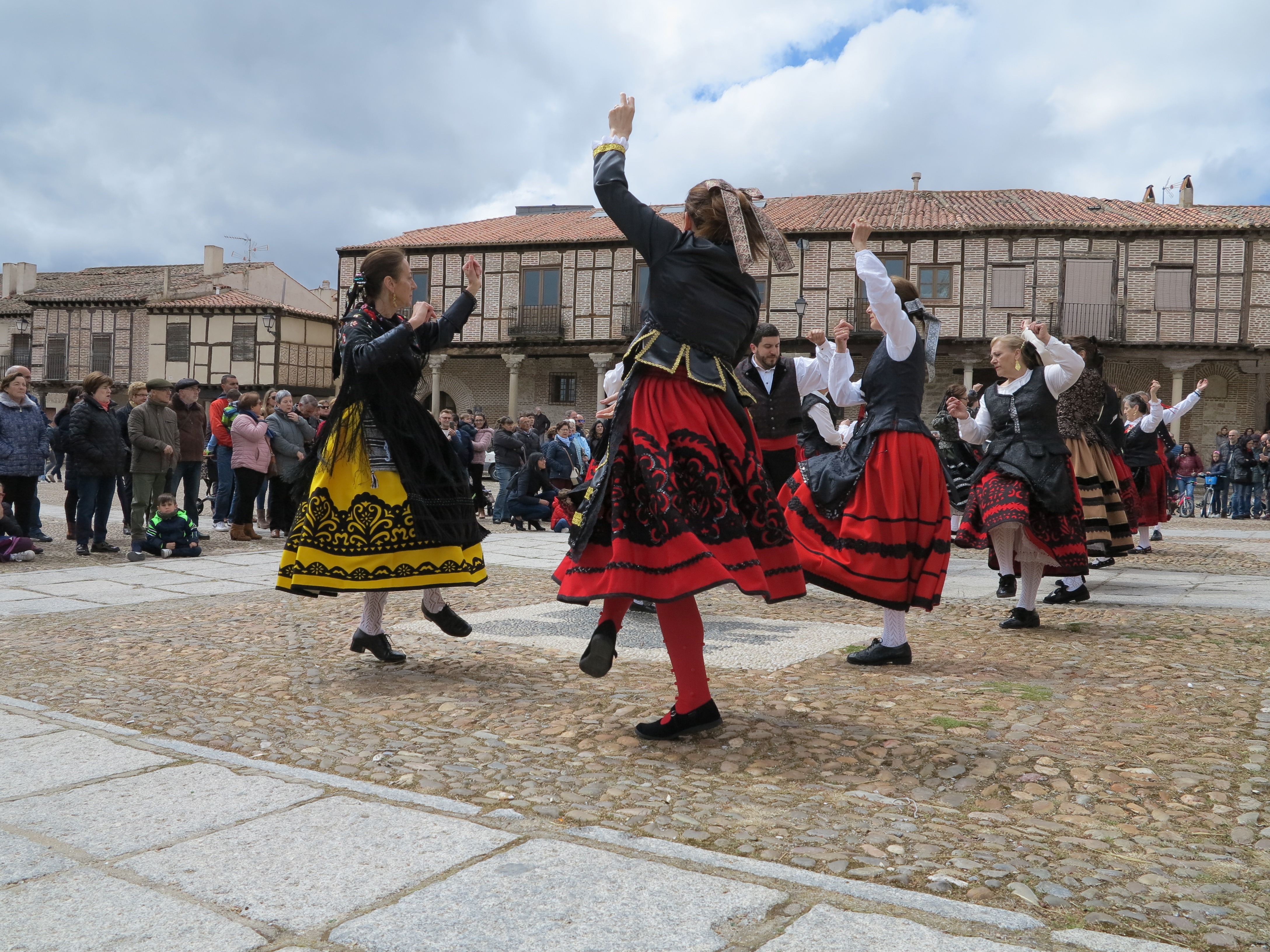 23 DE ABRIL, DULZAINAS Y DANZAS