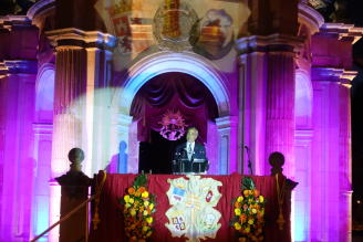 DA EL PISTOLETAZO DE SALIDA A LA FIESTA DE LOS CABALLOS DEL VINO CON UN PREGÓN DE PEDRO GUERRERO EN LA PLAZA DEL TEMPLETE EN EL QUE RECUERDA LOS ORÍGENES DE LOS FESTEJOS, EN LOS QUE PARTICIPA DESDE NIÑO