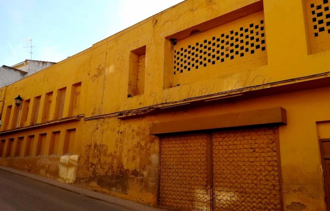 EL CINE AVENIDA DE MENGÍBAR (JAÉN) SE CONVERTIRÁ EN PARKING Y ESPACIO MULTIUSOS • EL PLENO APRUEBA LA EXPROPIACIÓN DEL CÉNTRICO EDIFICIO POR 295.000 EUROS