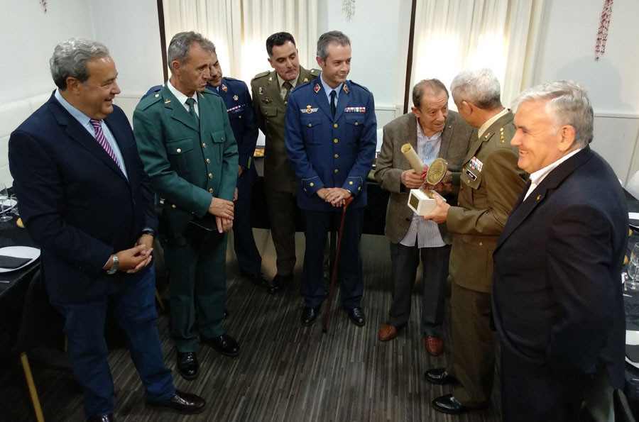 EL FORO CULTURAL AMIGOS DE HERMINIO RAMOS RECONOCE A LA SUBDELEGACIÓN DE DEFENSA CON LA RECUPERACIÓN DE MONTELARREINA COMO TELÓN DE FONDO