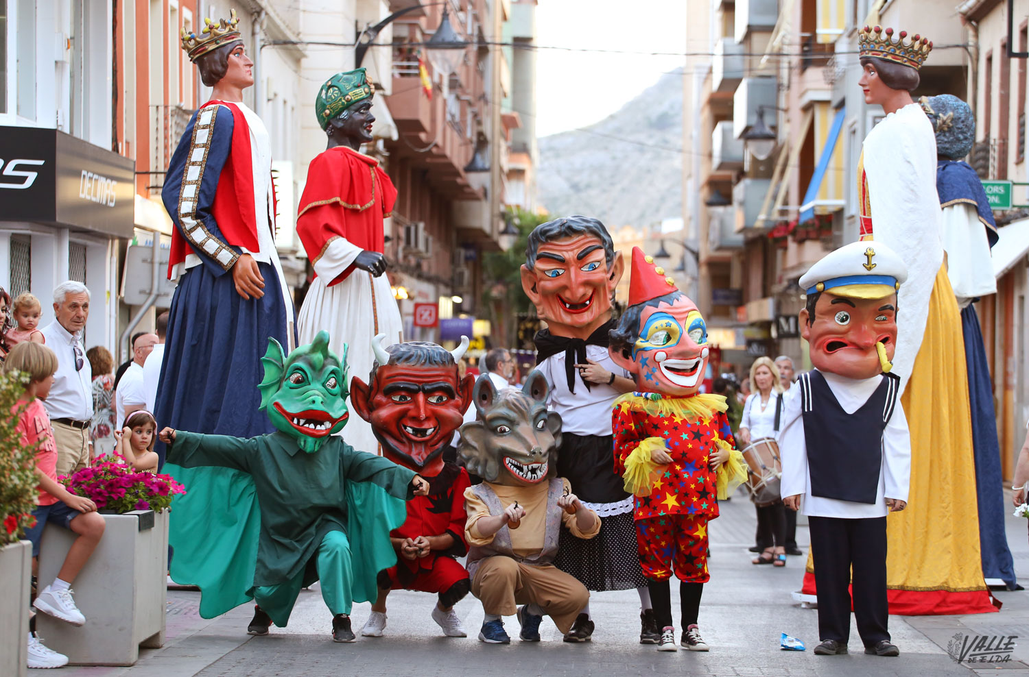 EL CORPUS CHRISTI REÚNE A CIENTOS DE PERSONAS EN ELDA