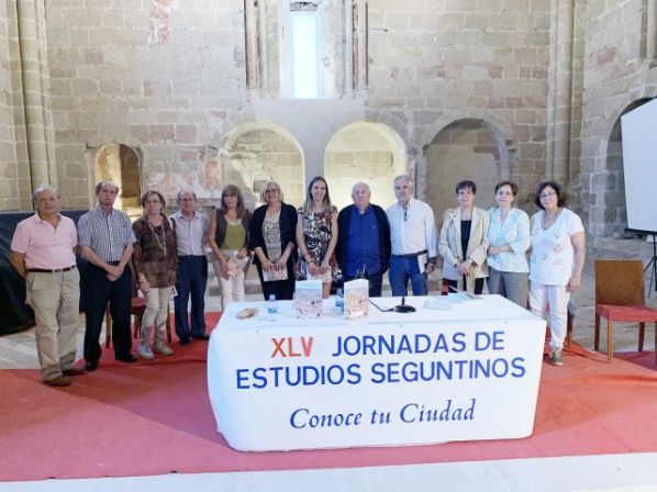 FRANCISCO VAQUERIZO PRESENTA EN LA IGLESIA DE SANTIAGO SU LIBRO ‘CANTO A SIGÜENZA Y A SUS GENTES’ (CON VÍDEOS)