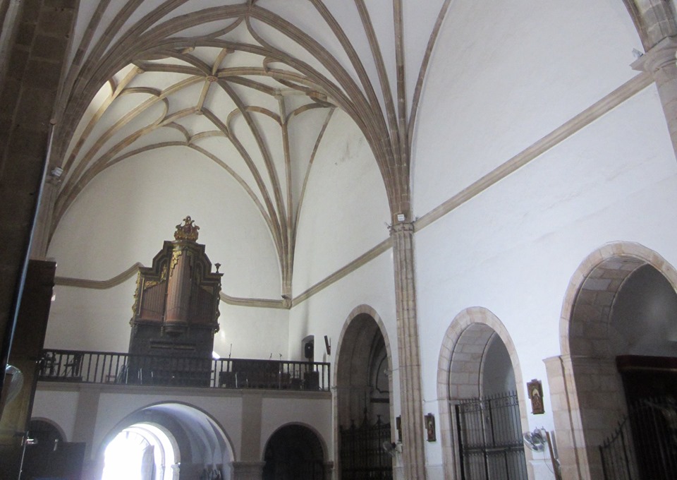 ÓRGANO DE LA IGLESIA PARROQUIAL DE SAN PEDRO APÓSTOL