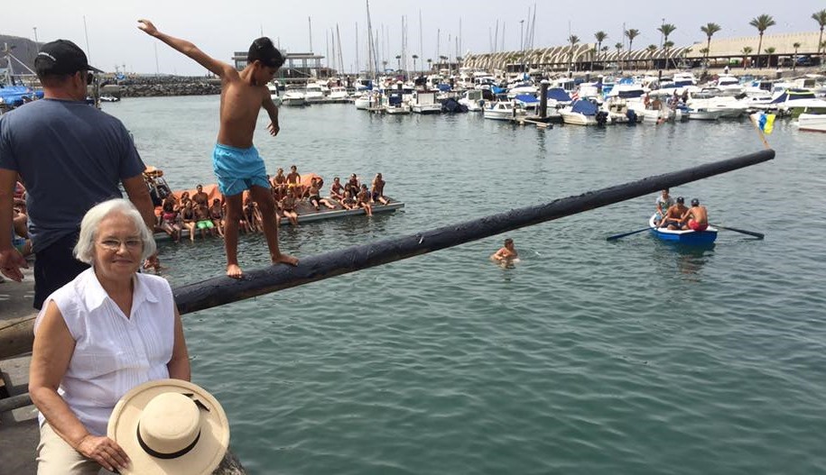 LA CUCAÑA EN LA PALMA,(PALO ENCEBADO)- ANTIGUO PASATIEMPO