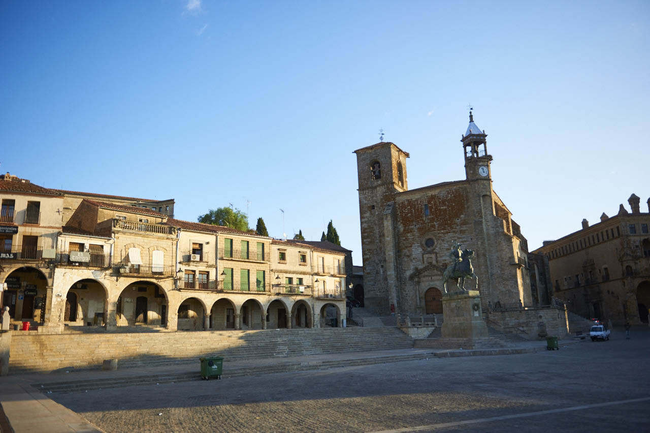 TRUJILLO Y SU COMARCA. ASPECTOS HISTÓRICOS, DEMOGRÁFICOS Y SOCIOECONÓMICOS